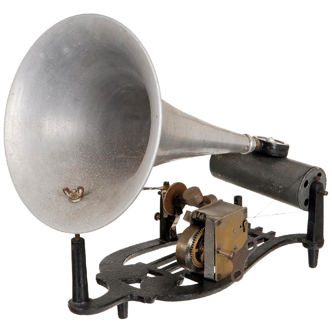 Puck Cylinder Phonograph, c. 1900: Puck Cylinder Phonograph, c. 1900 Presumably Germany, cast-iron lyra-form base, reproducer with sapphire tip, aluminum horn, working spring-motor. Walzenphonograph Puck, um 1900 Vermutlich Deutschland