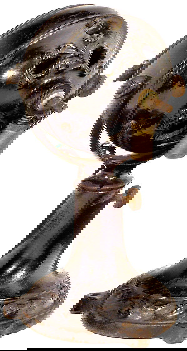 Elektromotor Thomas A. Edison, um 1890: "Electric motor Thomas A. Edison, c. 1890 Table model in heavy cast iron case, switch in base, 220 V, 10 2/3 in. high. Unusual design with one drive axle to attach on both sides fan blades or belts! �