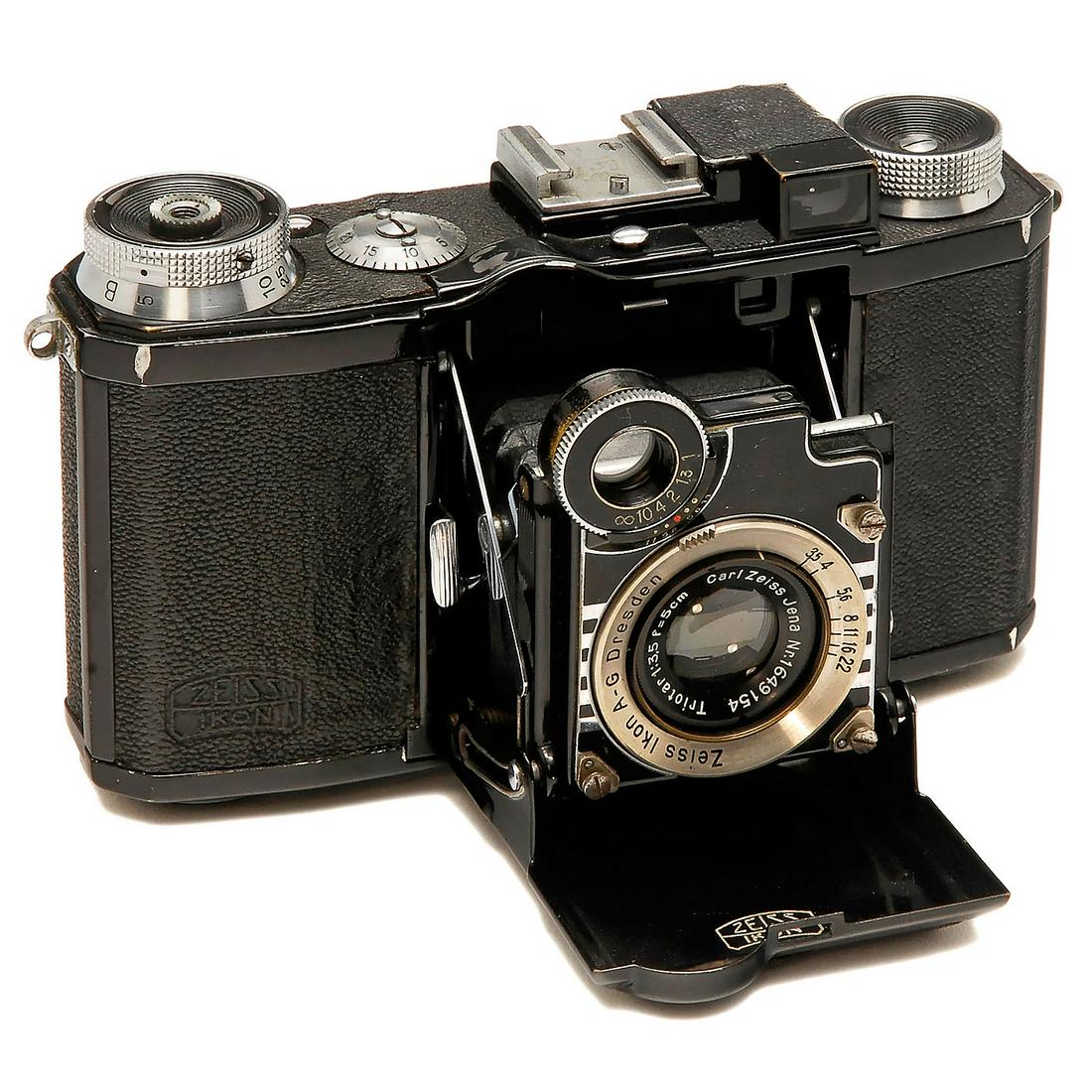Super Nettel I (536/24), Black, 1935: Super Nettel I (536/24), Black, 1935 Zeiss Ikon, Dresden. No. C 20355, 35mm camera, size 24 x 36 mm, Triotar 3,5/5 cm, no. 1649154, focal plane shutter 1/5-1/1000 sec. Classic collector's camera, exce