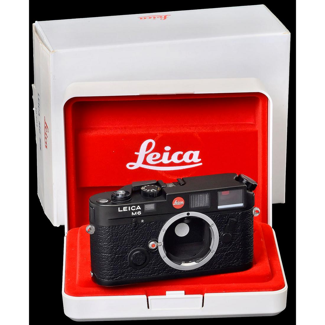 Leica M6 (Black), 1990: Leica M6 (Black), 1990 Leitz, Wetzlar. No. 1780643, type 10404, black, excellent condition. With original cardboard box, packing box and instruction manual. Leica M6 (schwarz), 1990 Leitz, Wetzlar. Nr