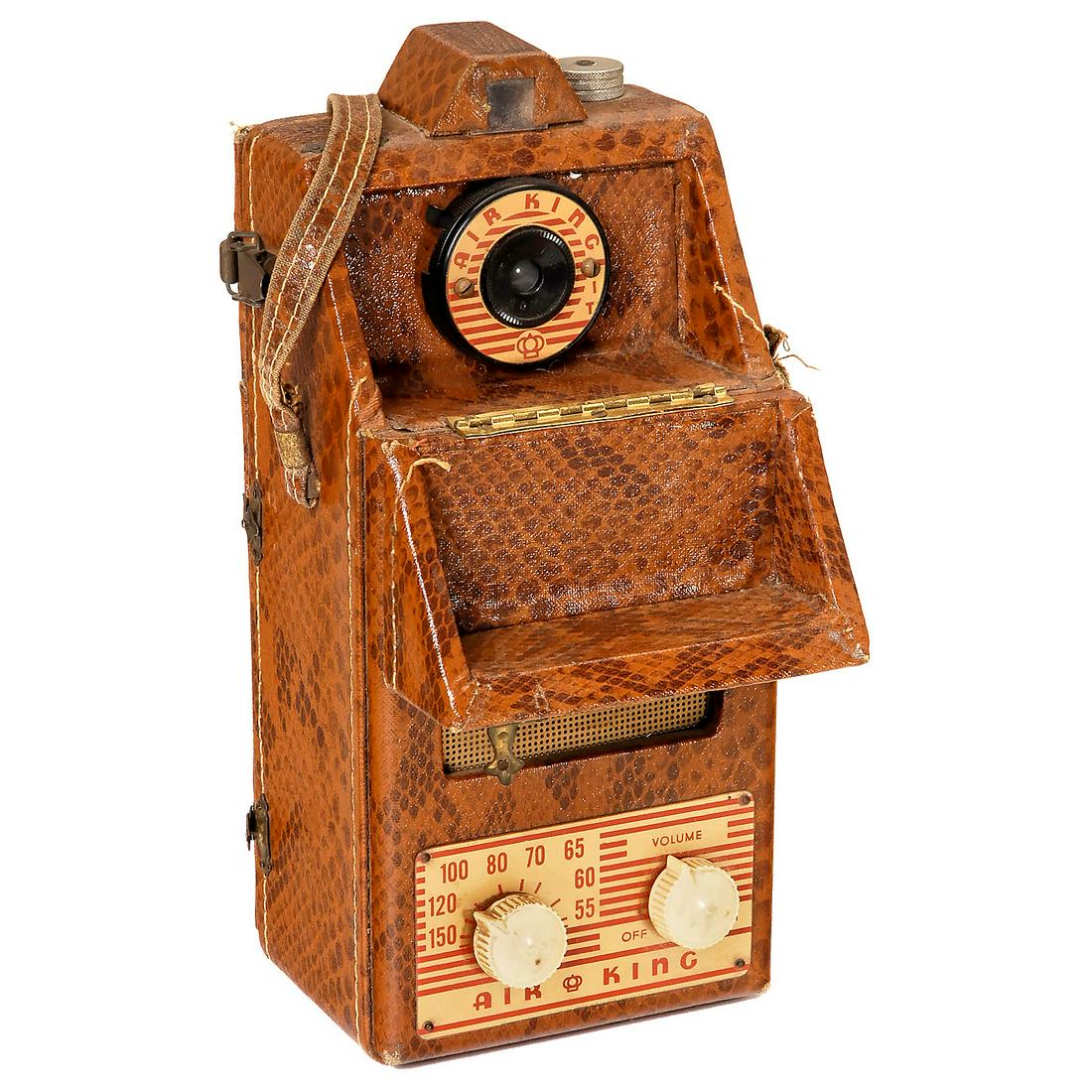 Air King Camera Radio (Type A-410), c. 1947: Air King Camera Radio (Type A-410), c. 1947 Air King Products Co., NY, USA. Valve radio with camera, for rollfilm type 828, size 26 x 40 mm, brown imitation snakeskin covering, Prota Lens 50 mm and si