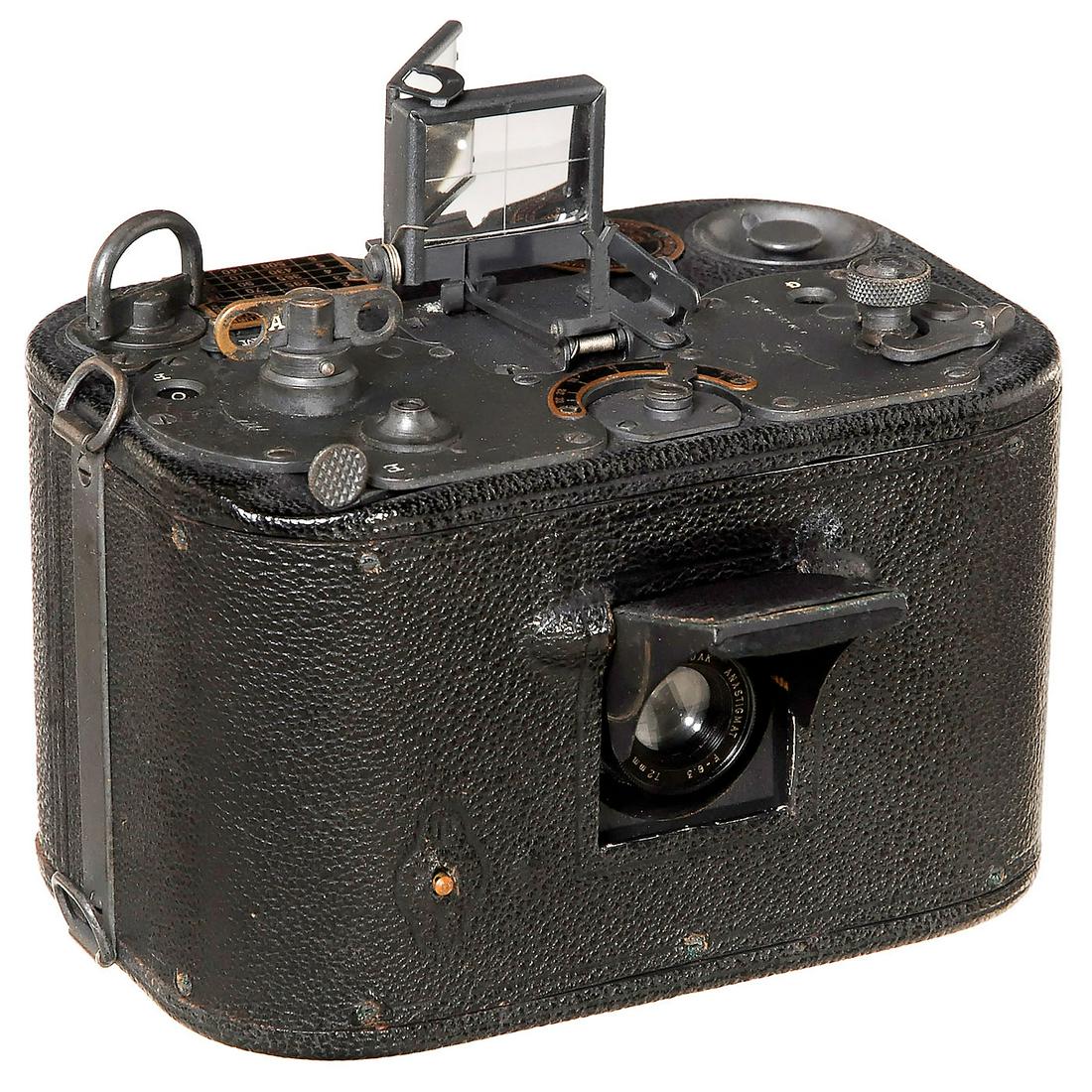 Graphic No. 0, 1909: Graphic No. 0, 1909 Folmer & Schwing, USA. 1 5/8 x 2 ½ in. on rollfilm, with Zeiss Kodak Anastigmat 6,3/72 mm. Focal plane shutter up to 1/500 sec., shutter slow but working, finder with hinged mirro