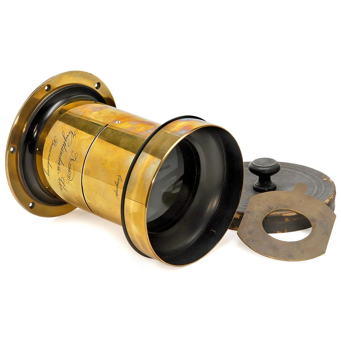 Voigtländer Euryscop 7, c. 1886: Voigtländer Euryscop 7, c. 1886 Voigtländer, Braunschweig. No. 32672, focal length approx. 65 cm, front lens Ø 4 1/5 in. (105 mm), height of the lens 8 1/10 in., with one waterhouse stop, connectin