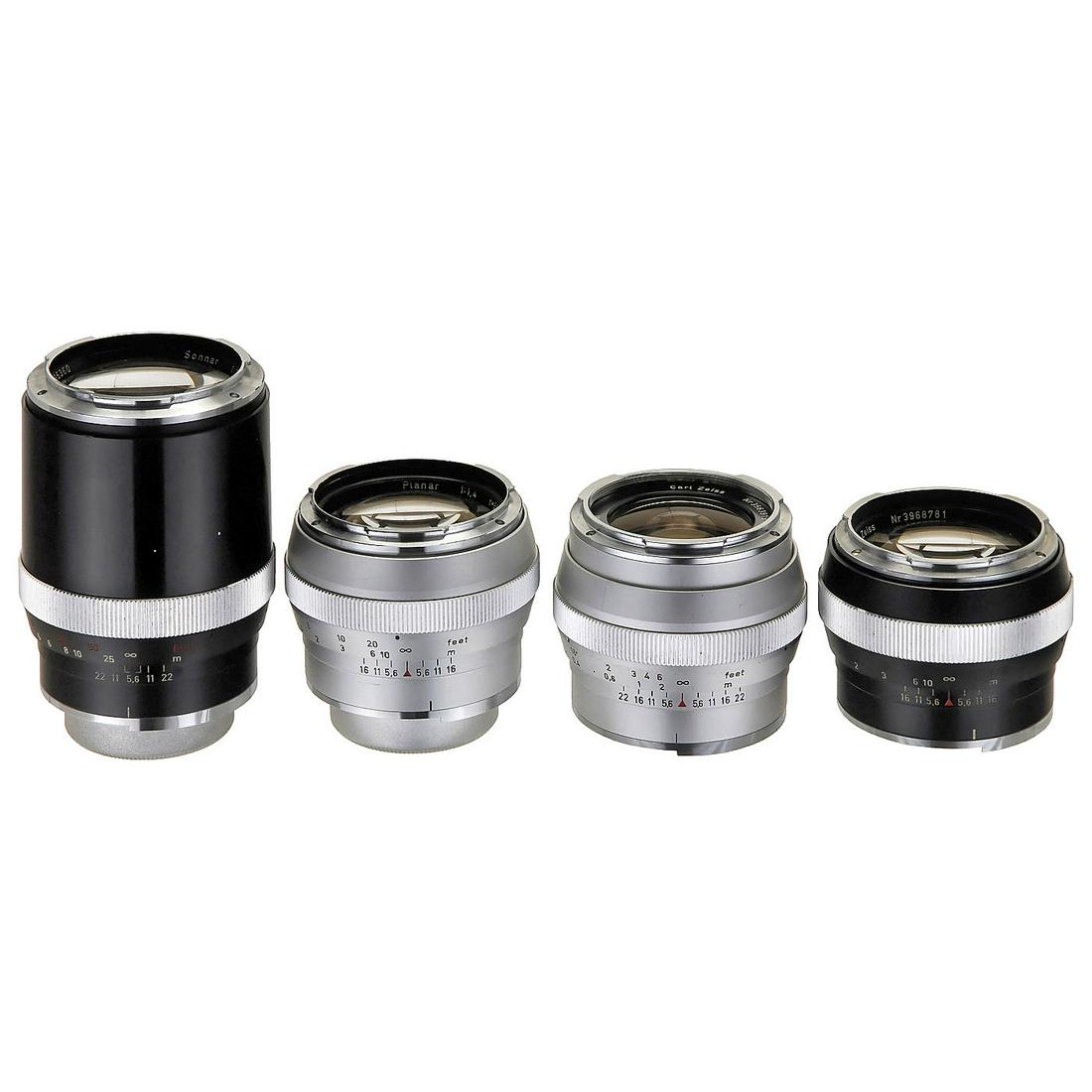 4 Zeiss Ikon Contarex Lenses: 4 Zeiss Ikon Contarex Lenses Carl Zeiss, Oberkochen. 1) Distagon 2,8/25 mm, no. 3563919, with box. (2-/2-) - 2) Planar 1,4/55 mm, no. 3968781, black, with box. (2-/3) - 3) Planar 1,4/55 mm, no. 33379