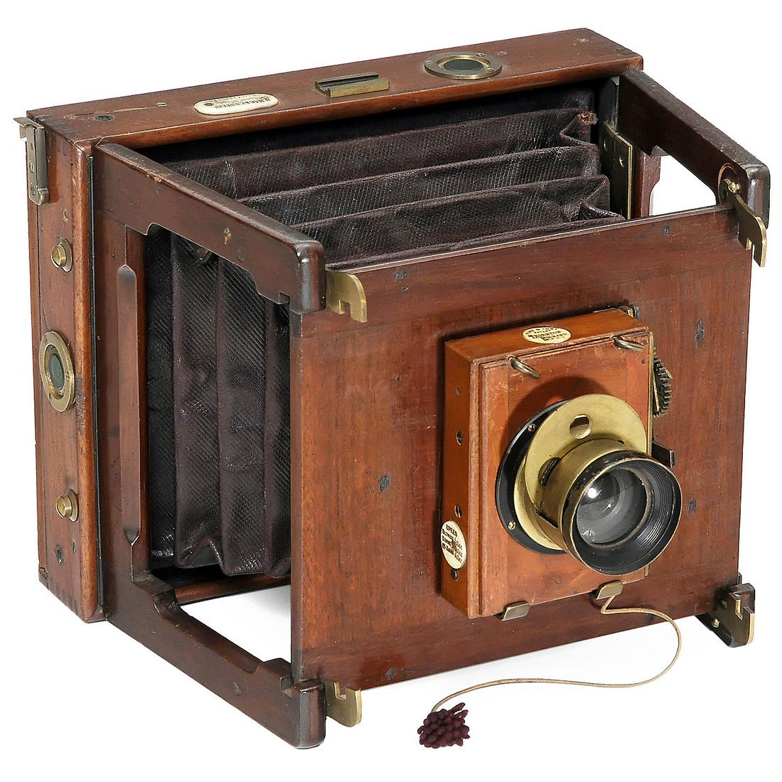 Chambre à Joues: Chambre à Joues Mackenstein, Paris. For 13 x 18 cm, gate-strut support only for infinity, with 4 extra original holders for near field, maroon bellows, aplanat-type "Mackenstein Paris 9752" lens, Th