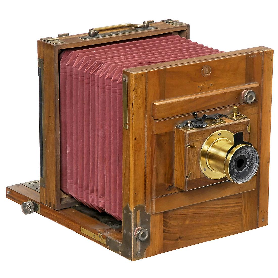Tailboard Camera by Demaria-Lapierre, c. 1890: Tailboard Camera by Demaria-Lapierre, c. 1890 Demaria-Lapierre, Paris. Polished wood, 13 x 18 cm, stamped maker’s mark on front, red bellows, achromat lens f = approx. 250 mm, with stop, on focal p
