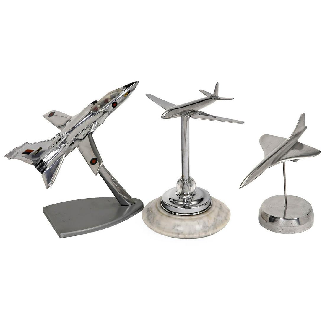 3 Aeroplane Models on Table Stands (1 of 1)