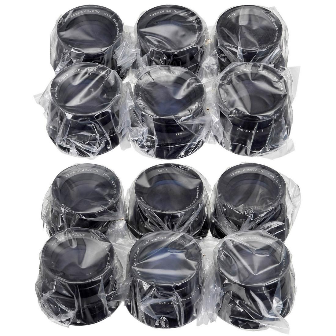 12 x Zeiss Jena Tessar 4,5/300 mm, c. 1991: '12 x Zeiss Jena Tessar 4,5/300 mm, c. 1991 Zeiss, Jena. All in unopened foil. Angle of view 55 degrees, size of picture diameter 360 mm, filter size 95 x 1, weight 1,27 kg, with ring. With copy of da
