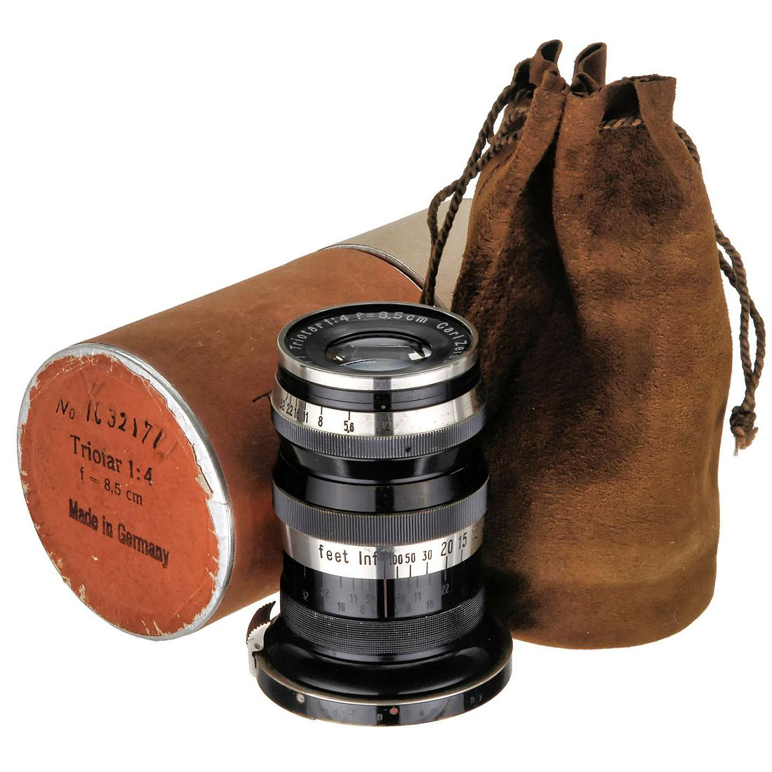 Triotar 4/8,5 cm for Contax, c. 1935: Triotar 4/8,5 cm for Contax, c. 1935 Carl Zeiss Jena. No. 1632171, nickel-plated and black, feet scale, with pouch, both caps and velvet case with matching number. In good condition. Triotar 4/8,5 cm