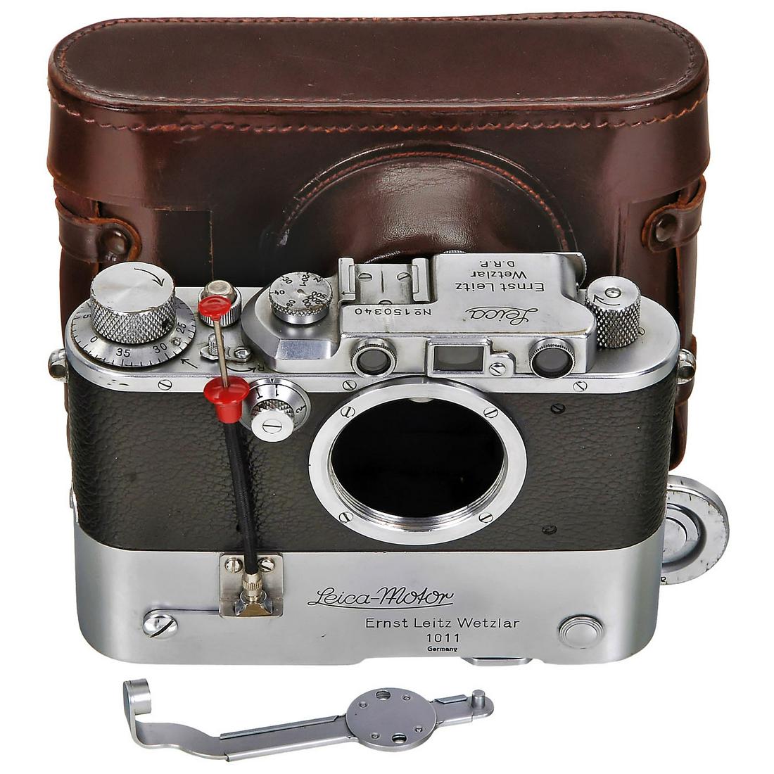 Leica-Motor with Leica III: Leica-Motor with Leica III Leitz, Wetzlar. 1) Leica-Motor MOOLY, c. 1938, no. 1011, with connection, post-production adaptation for cable release. (3-/3) - 2) Leica III, no. 150340, c. 1934/35. With b