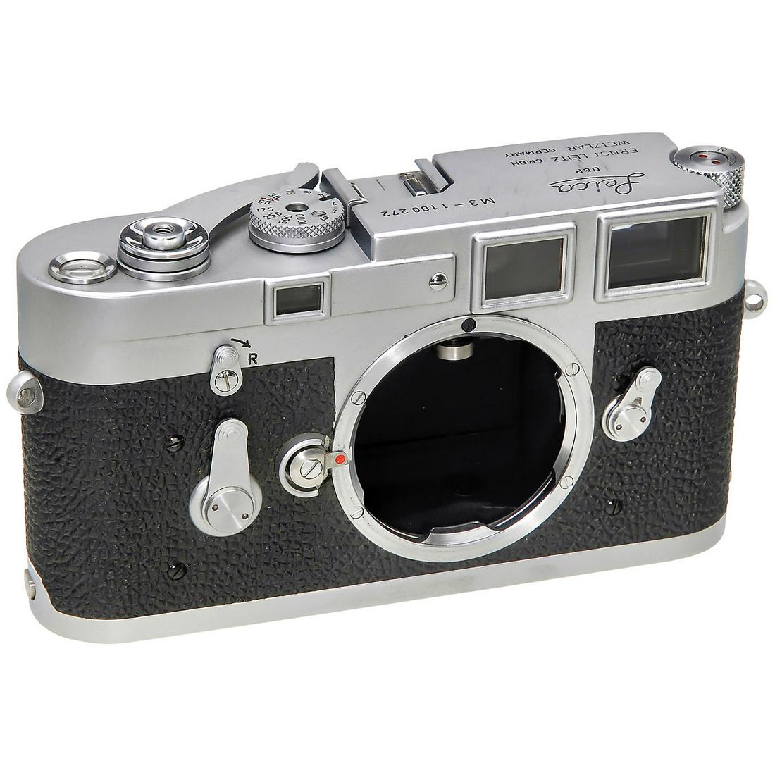 Leica M3, c. 1964: Leica M3, c. 1964 Leitz, Wetzlar. No. 1100272, "L" seal correct, DIN/ASA scale without colored signet on internal camera back. With box and case. Leica M3, um 1964 Leitz, Wetzlar. Nr. 1100272, "L"-Sie