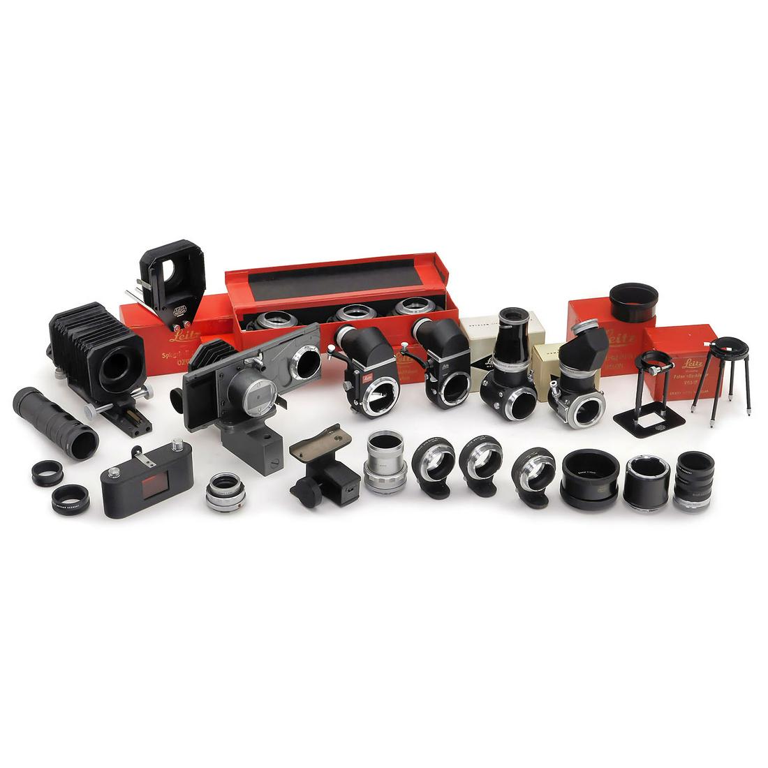 Hugh Lot of Leica Close-up Accessories: Hugh Lot of Leica Close-up Accessories Leitz, Wetzlar. For example: PLOOT, Visoflex II, Visoflex III, different loupes, focusing units, focusing stages, adapter rings, bellows and much more … take a