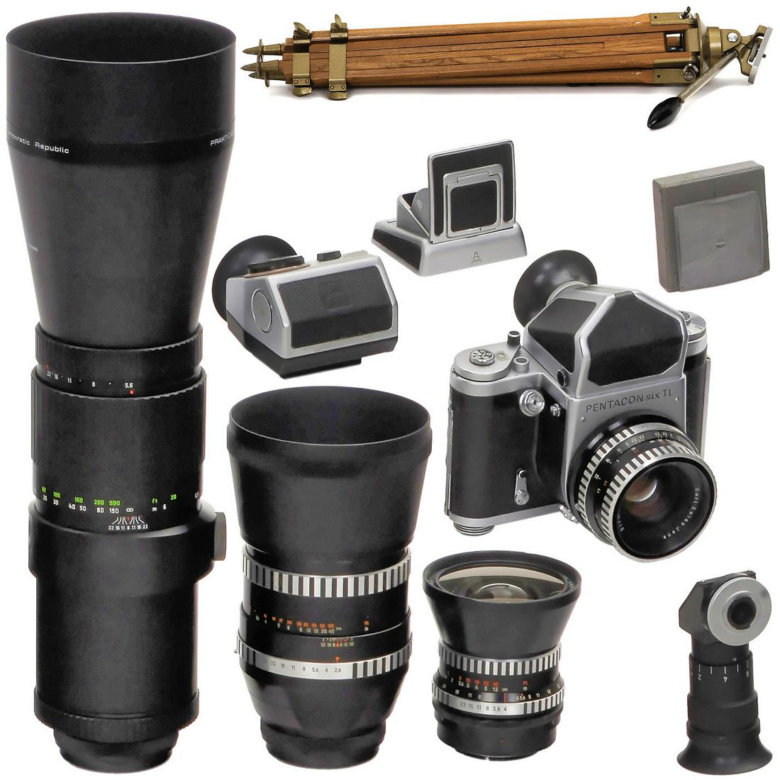 Pentacon Six TL Outfit: Pentacon Six TL Outfit VEB Pentacon. 1) Pentacon Six TL, no. 66023, Carl Zeiss Jena Biometar 2,8/80 mm no. 9003262, with prism viewfinder and clear glas screen with reticule. (3/3) - With standard vie