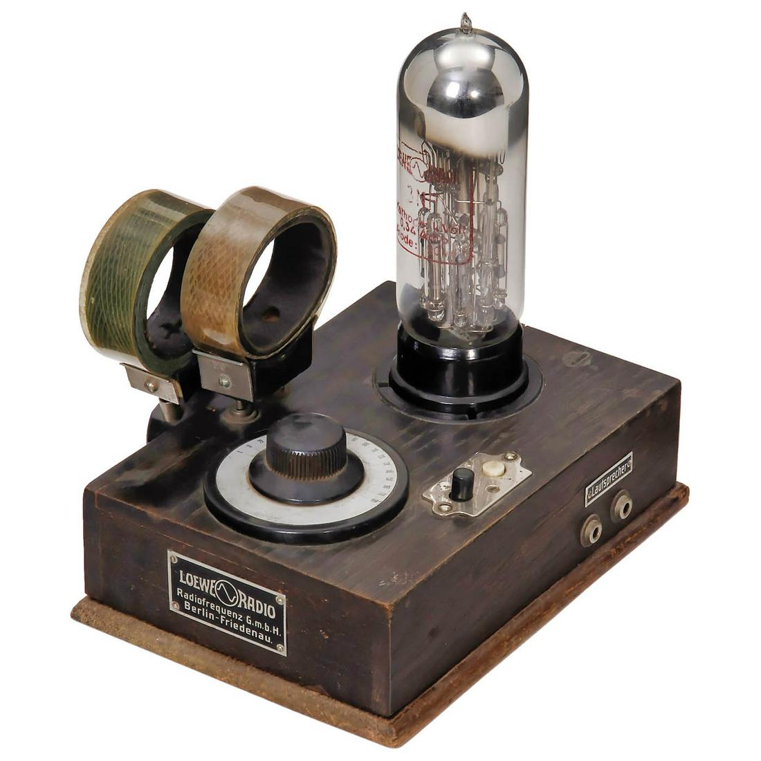 Loewe Model "OE333" Radio, 1927 onwards: Loewe Model "OE333" Radio, 1927 onwards Berlin Steglitz, wood case, 3NF tube (filament intact), with plug-in coils and cords, good condition. With new mains adapter. Ortsempfänger Loewe "OE333", ab 1
