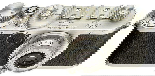 Leitz Leica Ic with Elmar 3,5 cm, 1950/1951: Leitz, Wetzlar, Nr. 520.760, "Elmar 3,5/3,5 cm", Nr. 693.206, mit Objektivdeckel. Leica Ic, Elmar 3,5/3,5 cm. With body cap.