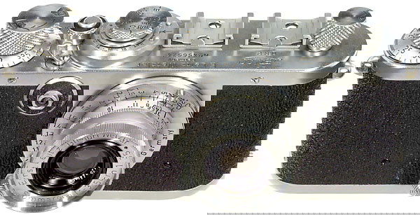 Leitz Leica If with Summaron 3,5 cm, 1949/1950: Leitz, Wetzlar, Nr. 456.524, Umbau aus Ic, schwarze Kontaktzahlen, Sharkskin-Bezug. "Summaron 3,5/3,5 cm", Nr. 1.284.453. Leica If, black dial, conversion from Ic, sharkskin covering. "Summaron 3,5/3,