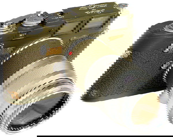 Leica M1 and Elmar 4/135 "Bundeseigentum", 1959: Leitz, Wetzlar, 1) "Leica M1", Nr. 980.481, Rahmensucher-Gravur "5 + 13,5", Rückseitig graviert: "Bundeseigentum 12-129-7739". (4/2) - Und: 2) "Elmar 4/135", Nr. 1.825.158, "Bundeseigentum 12-133-487