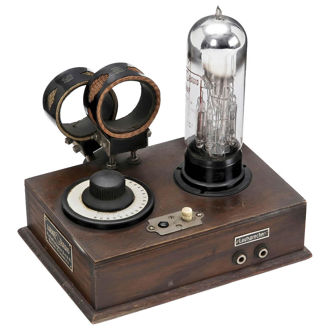 Loewe Model "OE333" Radio, 1927 onwards: Loewe Model "OE333" Radio, 1927 onwards Berlin Steglitz, wood case, 3NF tube (filament intact), with plug-in coils and connection cables, good condition. Ortsempfänger Loewe "OE333", ab 1927 Berlin S