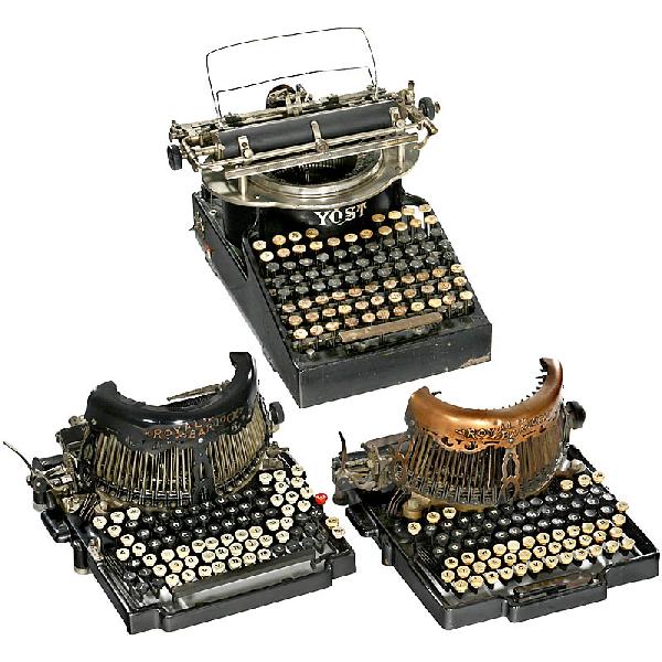 3 Typewriters: 3 Typewriters 1) "The New Yost", 1895. (3/3) - 2) "Royal Bar-Lock", 1902. English model of the American made "Columbia Bar-Lock". Attractive design. - Literature: Martin, 1949, p. 102. - (3/2) - And: