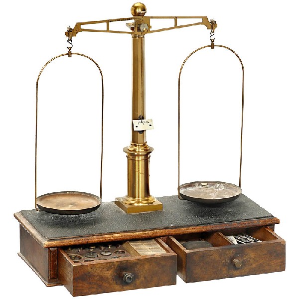 German Pharmacist's Balance: German Pharmacist's Balance Unmarked, lacquered brass, oak base with 2 drawers, height 21 2/3 in., with weight set (incomplete). Deutsche Beschreibung: Deutsche Apothekerwaage Unbezeichnet, zaponierte