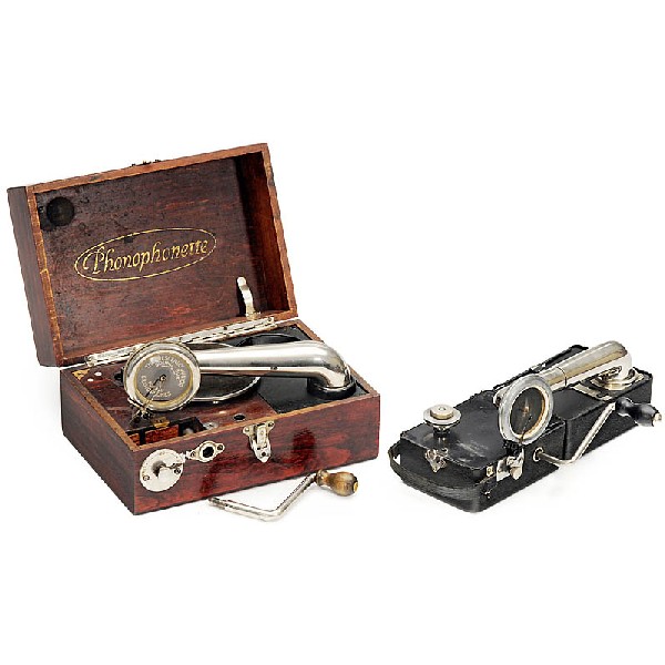 2 Portable Gramophones: 2 Portable Gramophones 1) "Colibri", c. 1930, Belgium, metal case. - And: 2) "Phonophonette", c. 1925, with "The Crescendo Junior" soundbox. - Both gramophones are working! Deutsche Beschreibung: 2 tr