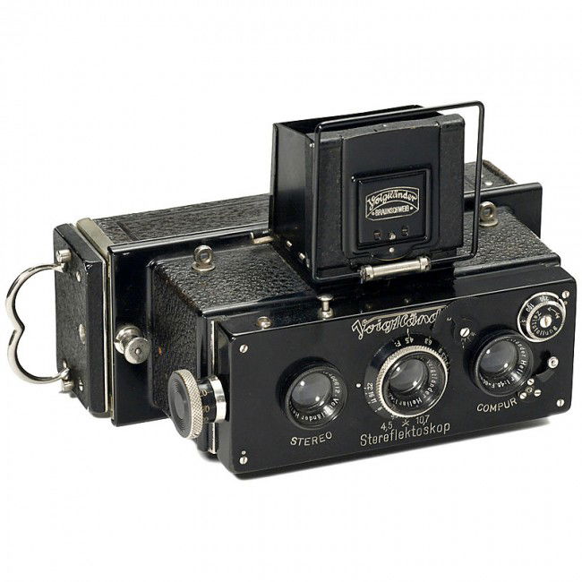 Voigtländer Stereflektoskop, 1929: Voigtländer Stereflektoskop, 1929 Voigtländer, Braunschweig. No. 79402, for exposures 45 x 107 mm. Third model with sports finder. Heliar 4,5/60 mm lenses in Stereo-Compur shutter (all speeds the sa