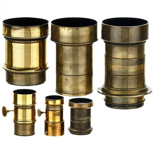 6 Brass Lenses: 6 Brass Lenses 1) Dallmeyer, London. Type 3 B, no. 30370, for waterhouse stop, height 8 1/4 in., Ø 4 1/3 in., with connecting ring, rack-and-pinion focusing (missing). - And: 2-6) 5 brass lenses (var
