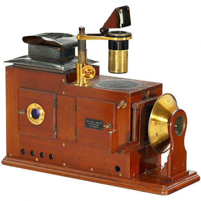 Kershaw's Universal Projector, c. 1896: Kershaw's Universal Projector, c. 1896 England. With mirror, for vertical projection. Optical parts in brass. Without burner. In original wooden case. With slide carrier. Seltener Universal Projektion
