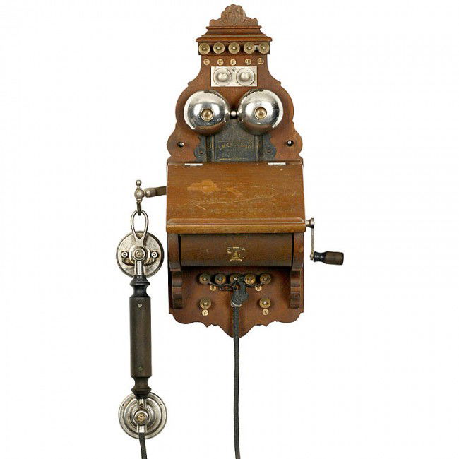 Impressive Wall Phone by "L. M. Ericsson Model AB 1: Impressive Wall Phone by "L. M. Ericsson Model AB 120", 1905 Very interesting collector's item and decorative exhibition piece! Wandapparat "L. M. Ericsson Mod. AB 120", 1905 OB-Pultgerät, mit Papier
