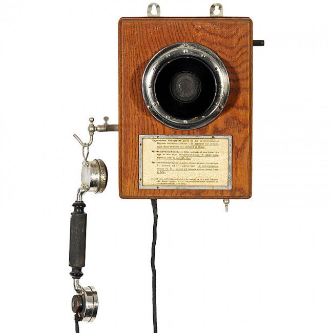 High-Current Telephone "L. M. Ericsson", 1910: High-Current Telephone "L. M. Ericsson", 1910 Swedish wall telephone for 3 lines, with special high-current microphone by the Swedish engineers Egnér and Holmström, handset added. - Only approx. 500