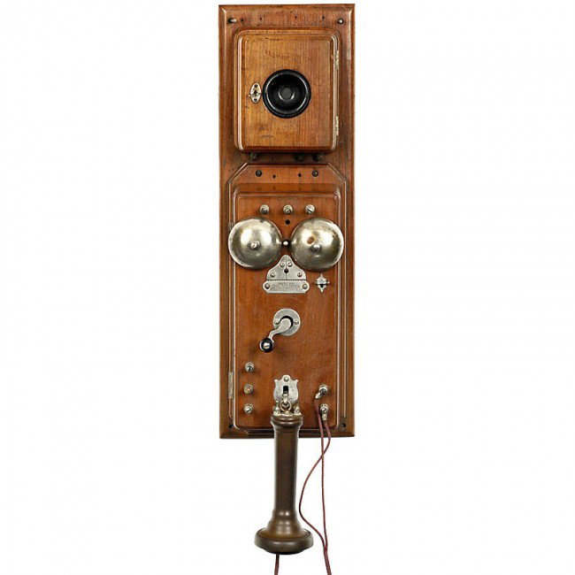 American Wall Telephone "A. G. Bell", from 1876 (!): American Wall Telephone "A. G. Bell", from 1876 (!) Manufacturer: "Charles Williams Jr., Boston", made for "The National Bell Telephone Co.", two-part walnut case, upper part with microphone, detachab