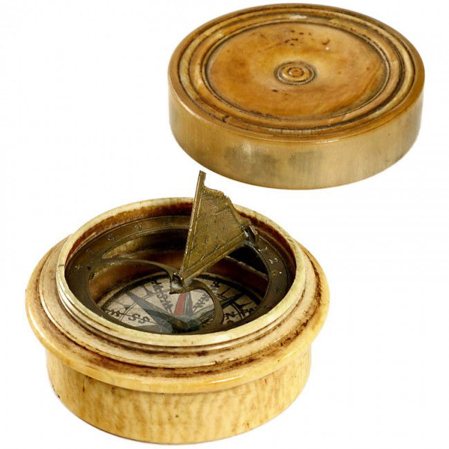 Pocket Sundial in Ivory Case, c. 1720: Pocket Sundial in Ivory Case, c. 1720 Signed on the brass hour ring with "H", colored painted dry card, old repair of lid, Ø 2 1/4 in., good condition. Taschen-Sonnenuhr in Elfenbeingehäuse, um 1720