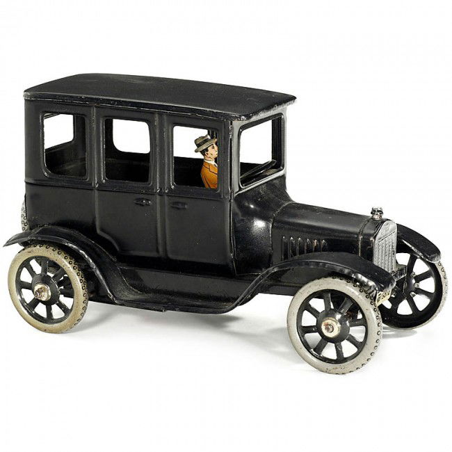 "Ford Model T Sedan" by Bing, from 1925: "Ford Model T Sedan" by Bing, from 1925 No. 19872, tin, without front lamps, clockwork (working), length 6 3/4 in. Bing: "Ford Model T Sedan", ab 1925 Nr. 19872, Blech, ohne Scheinwerfer, Federwerkant