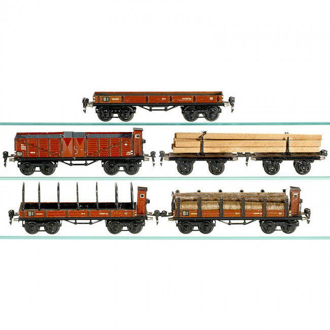 5 Freight Wagons "Märklin", Gauge 0: 5 Freight Wagons "Märklin", Gauge 0 1) Stanchions wagon with trunks, no. 18520. - 2) Covered goods wagon no. 18520, without cover. - 3) Open goods wagon no. 18480. - 4) High-sided wagon no. 18510. - 