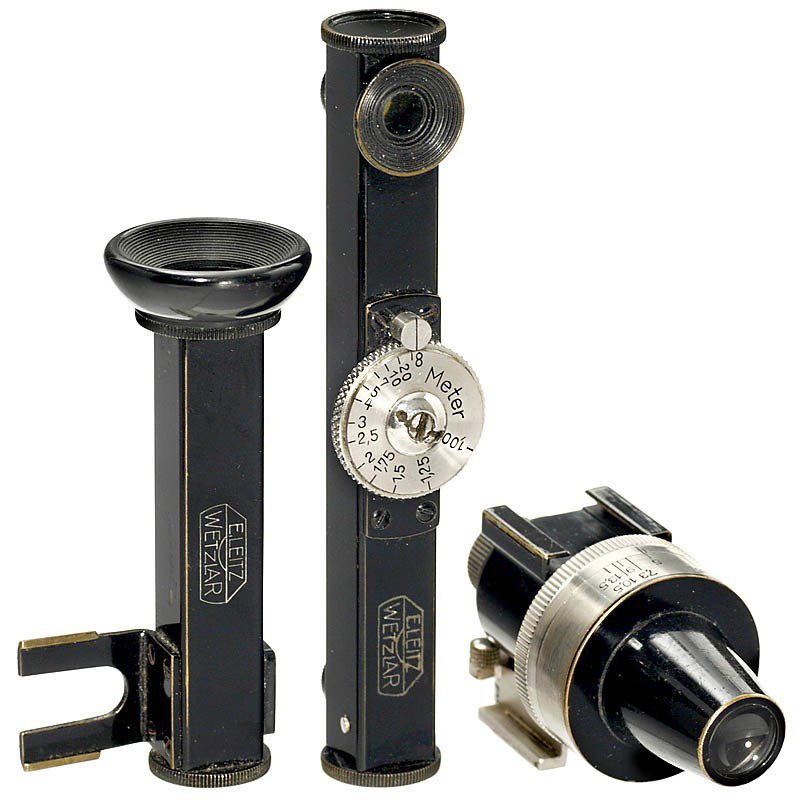 Leica Accessories: Leica Accessories Leitz, Wetzlar. 1) Rangefinder FODIS, "Meter" engraving. - 2) Universal finder VIDOM, black/nickel, single-piece nose, with case. - And: 3) Right-angle finder WINKO, large eyecup, wi