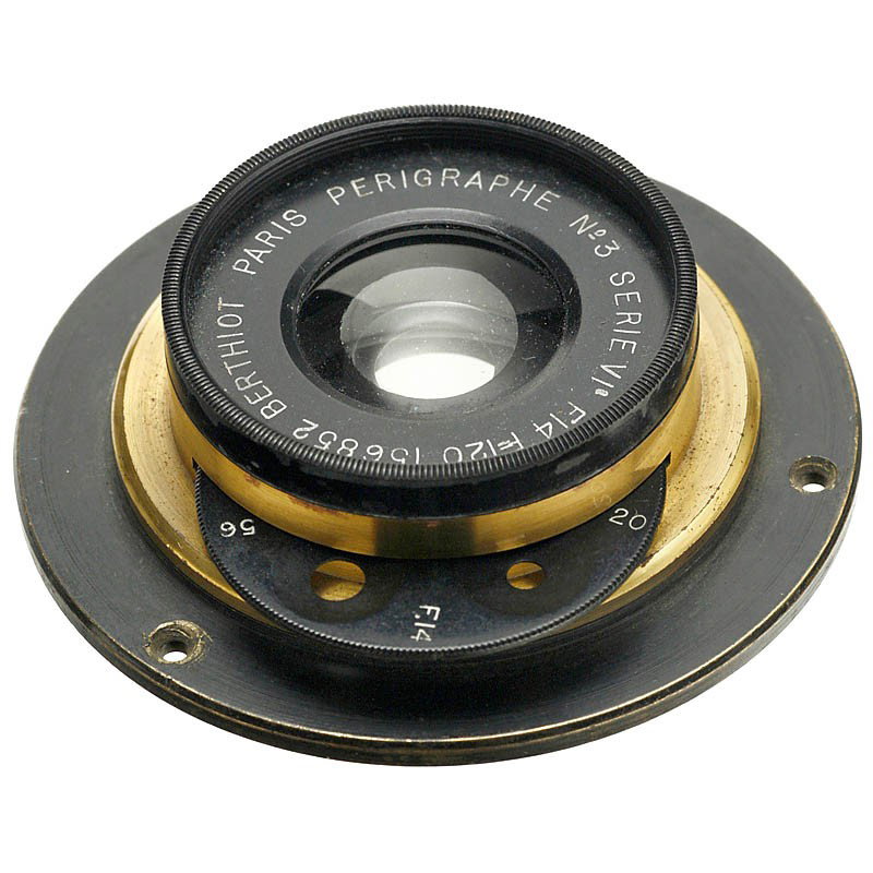 Perigraphe No. 3 F. 14 F=120 mm, c. 1882: Perigraphe No. 3 F. 14 F=120 mm, c. 1882 Berthiot, Paris. High-quality wide-angle lens, Serie VI, no. 156852, rotating diaphragm, brass lens, with connecting ring Ø 2 1/3 in., original lens cap. Peri