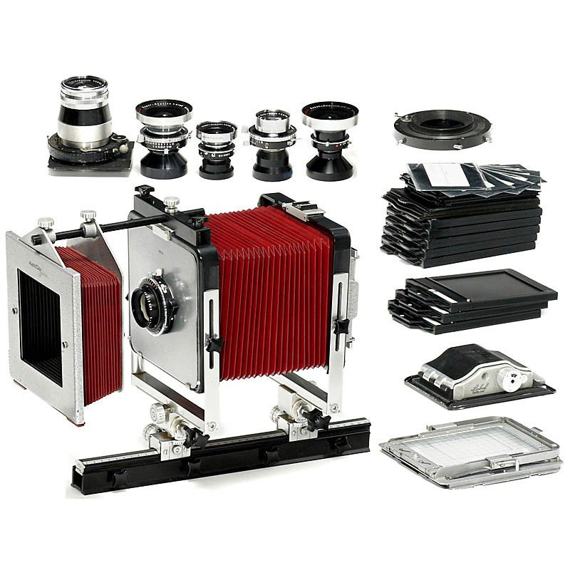 Arca Swiss 9x12cm View-Camera Outfit: Arca Swiss 9x12cm View-Camera Outfit Oschwald, Zürich. 1) 9x12cm camera with Schneider G-Claron 9/240 mm in Copal No. 1, ground glass back and shade. (3+/3) - 2) Technika Super-Angulon 8/65 mm, Compu