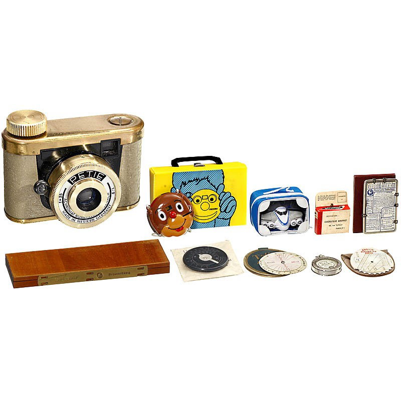 Petie, Toy Cameras, and Accessories: Petie, Toy Cameras, and Accessories 1) Walter Kunik, Frankfurt. Petie, Gold, 1956, 14 x 14 mm, Achromat 9/25 mm. (3/3+) - 2) Toy camera "Kiddie", dog face shaped, with case. (3/3) - 3) Toy camera "Ice