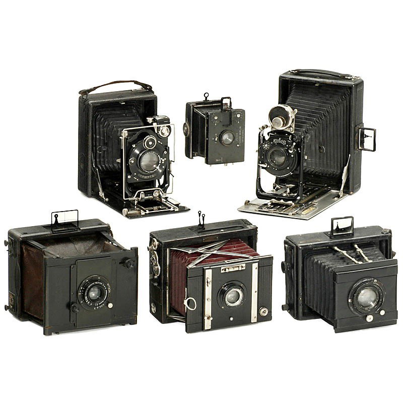 6 Plate Cameras: 6 Plate Cameras 1) Goerz, Berlin. Anschütz-Klappkamera (Model 1), 9 x 12 cm, with Anschütz shutter, Doppel-Anastigmat 150 mm. (3/4) - 2) Carl Zeiss, Jena. Minimum-Palmos, c. 1902, 9 x 12 cm, early m