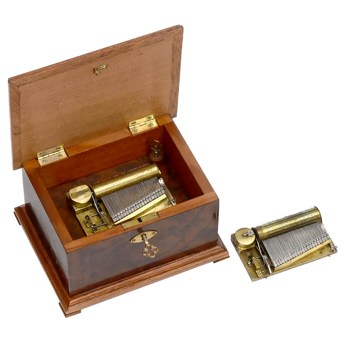 2 Early Tabatière Musical Movements, c. 1830-40: 2 Early Tabatière Musical Movements, c. 1830-40 1) Two-air movement no. 523, with sectional comb in 22 groups of three teeth (extreme treble tooth off - probably a factory adjustment), without ke