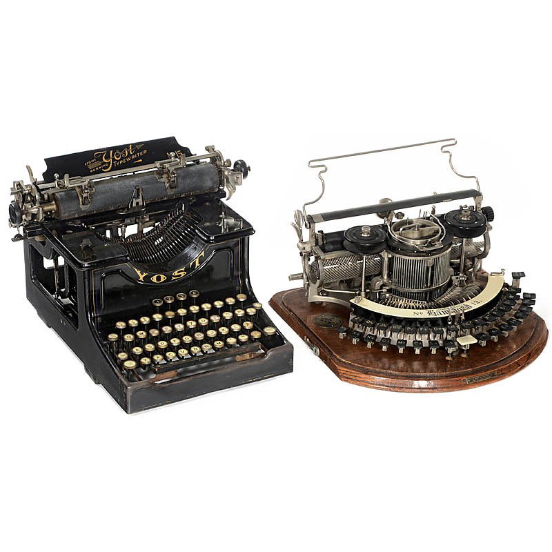 "Hammond" and "Yost": "Hammond" and "Yost" 1) "Hammond No. 12" (Ideal), 1893, with wooden cover, no typesleeve. (3/4). - And: 2) "Yost No. 15", 1912. (3/3) "Hammond" und "Yost" 1) Hammond No. 12 (Ideal), 1893. Populäre am