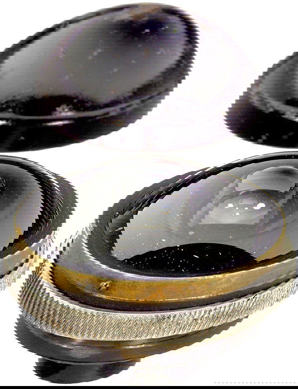 Fisheye Lens by Meyer Optik, Görlitz: Militärisches Fertigungskennzeichen CCX = Hugo Meyer & Co., Görlitz, Fichtestr. 2. Serien-Nr. 430.006. Ein Objektiv für militärische Verwendung im Zweiten Weltkrieg. Absolut unbekannt. Bekannt ist