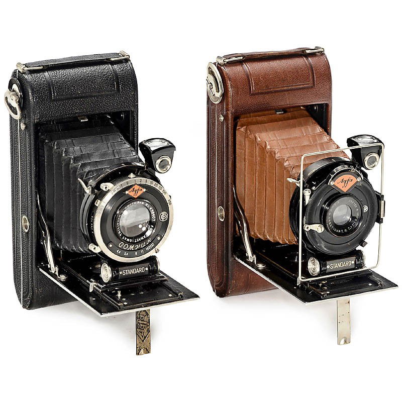 Agfa Standard "Deluxe", 1926: Agfa Standard "Deluxe", 1926 Agfa, Munich. 1) Standard "Deluxe", type 254, 6 x 9 cm, Anastigmat 7,7/10,5 cm, brown leather covering and bellows, excellent condition. (3-2/2-) - And: 2) Standard, type