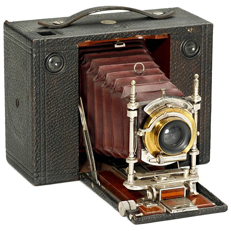 No. 3 Cartridge Kodak Camera, 1900: No. 3 Cartridge Kodak Camera, 1900 Eastman Kodak, Rochester. Size 3 1/4 x 4 1/4 in. on 119 rollfilm, Rectilinear in Bausch & Lomb shutter, dark red bellows. - Rare in this size! No. 3 Cartridge Kodak
