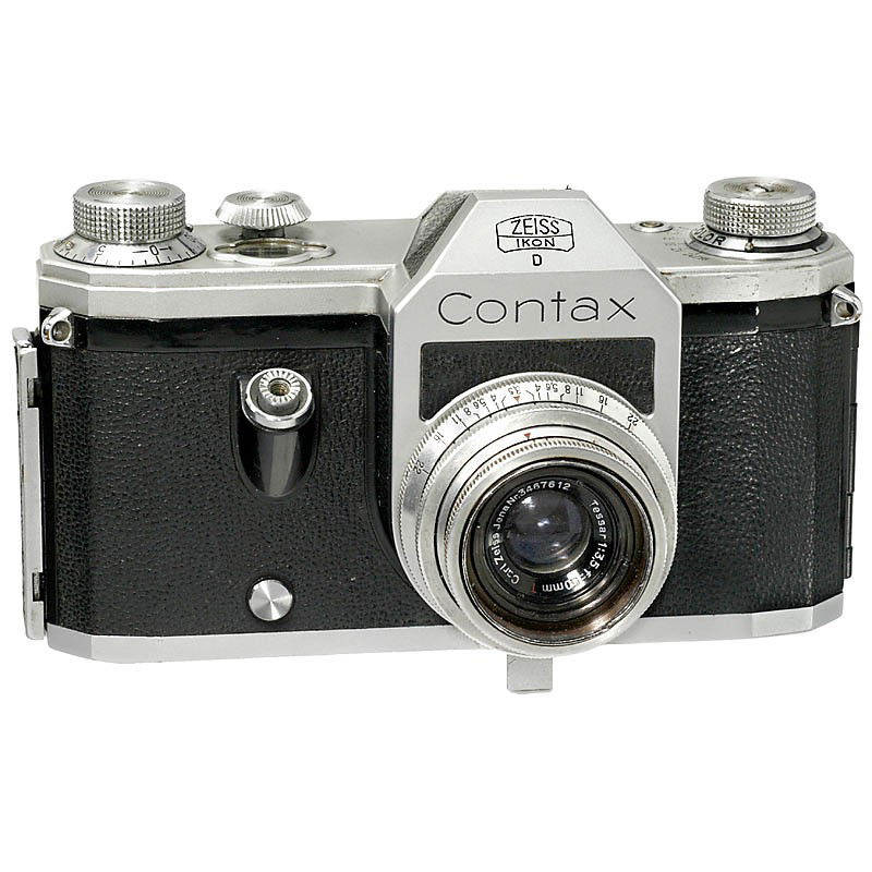 Contax (Small) D, 1950: Contax (Small) D, 1950 No. 4082, new shutter speeds 1/20 sec. and 1/200 sec., 1/1000 sec., blind plate instead of the self-timer, flash synchronization in the tripod bush and cover plate. Lens: Tessar