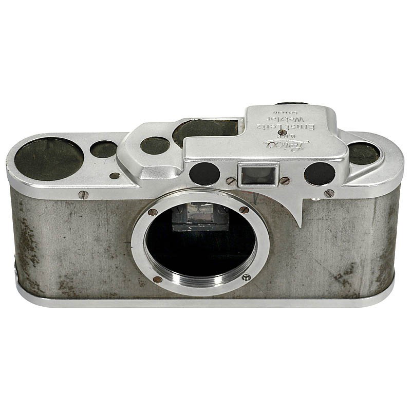 Experimental Model Periscope Screw-Leica, c. 1950: Experimental Model Periscope Screw-Leica, c. 1950 This model has a IIIc body casting and top-plate which were removed from production before the film chamber could be machined. In addition, the positi