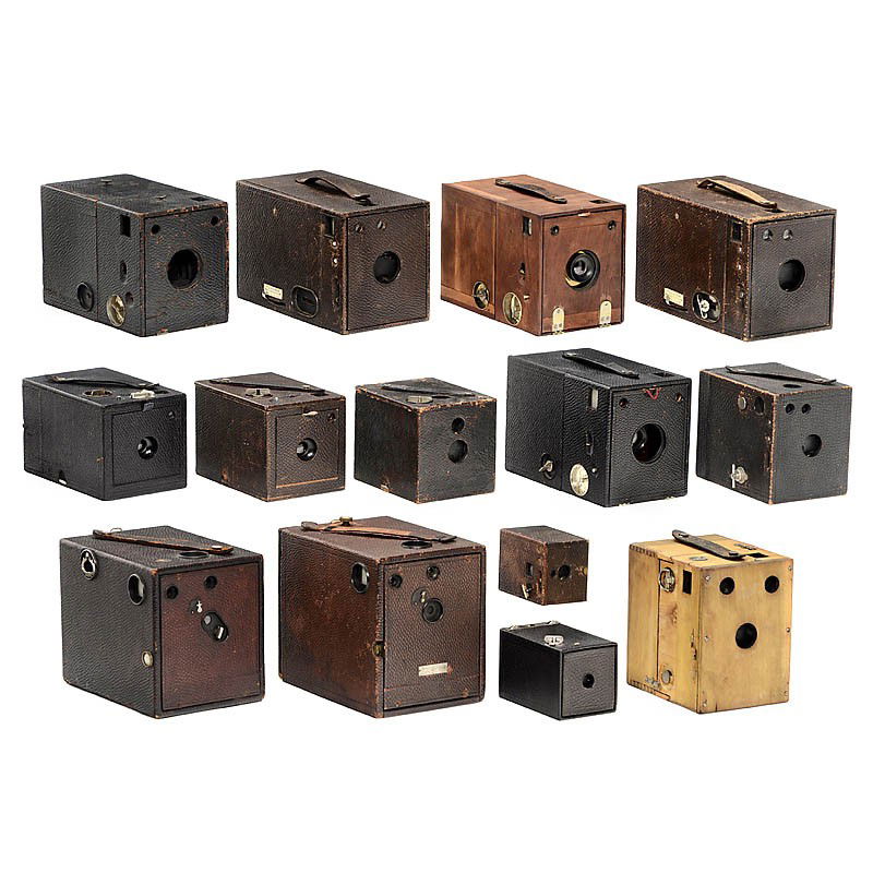 14 Magazine and Rollfilm Cameras: 14 Magazine and Rollfilm Cameras Western Camera MFG, Chicago, USA. 1) Magazine Cyclone No. 3, c. 1899. - 2) Magazine Cyclone No. 4, c. 1900. - Eastman Kodak, USA. 3) No. 2 Bullet Special, 1898. - 4) N