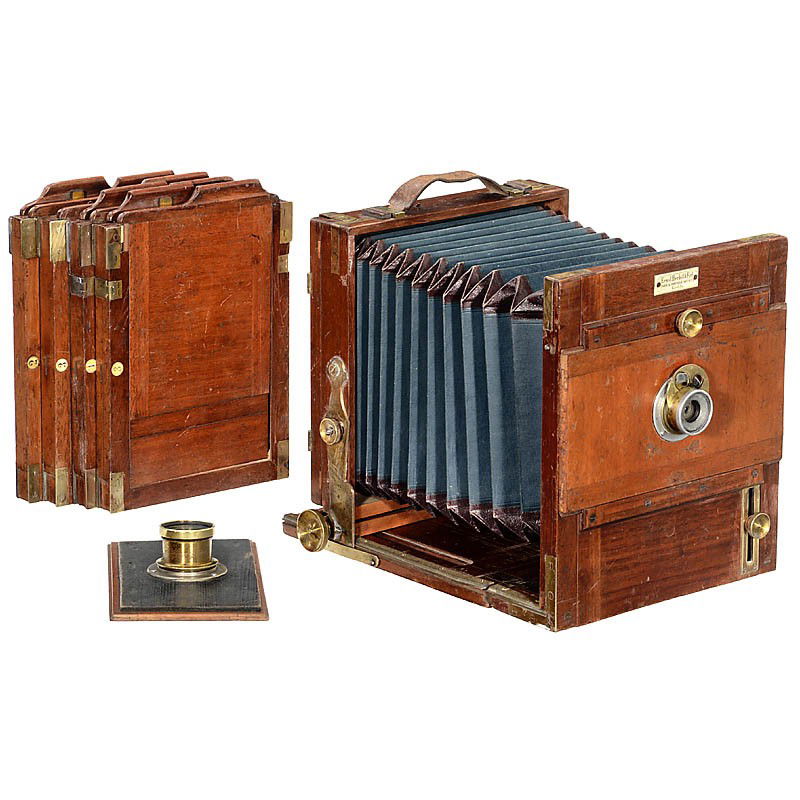 Rare Field Camera by Herbst & Firl, c. 1890: Rare Field Camera by Herbst & Firl, c. 1890 Ernst Herbst & Firl, Görlitz. Tailboard camera 13 x 18 cm, tropical wood with brass fittings, square green bellows with dark red corners, focusing screen b