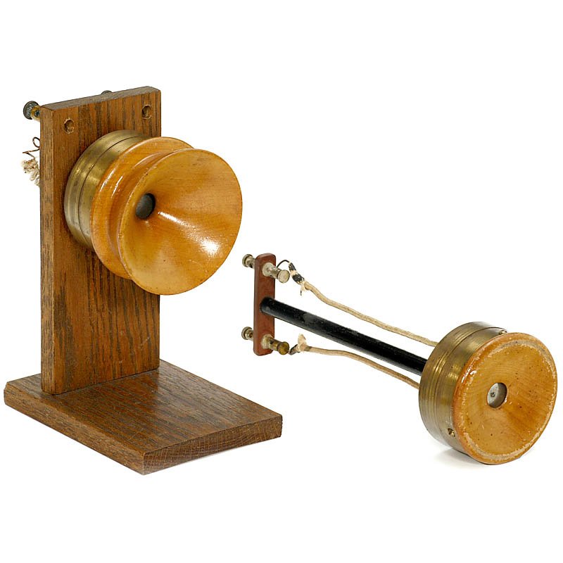 2 Early Microphone Experimentation Models, 1885: 2 Early Microphone Experimentation Models, 1885 Hand-made small run production. 1) With carbon grains. - And: 2) With coil. - Extraordinarily early test and demonstration models! 2 frühe Mikrophon-Ve