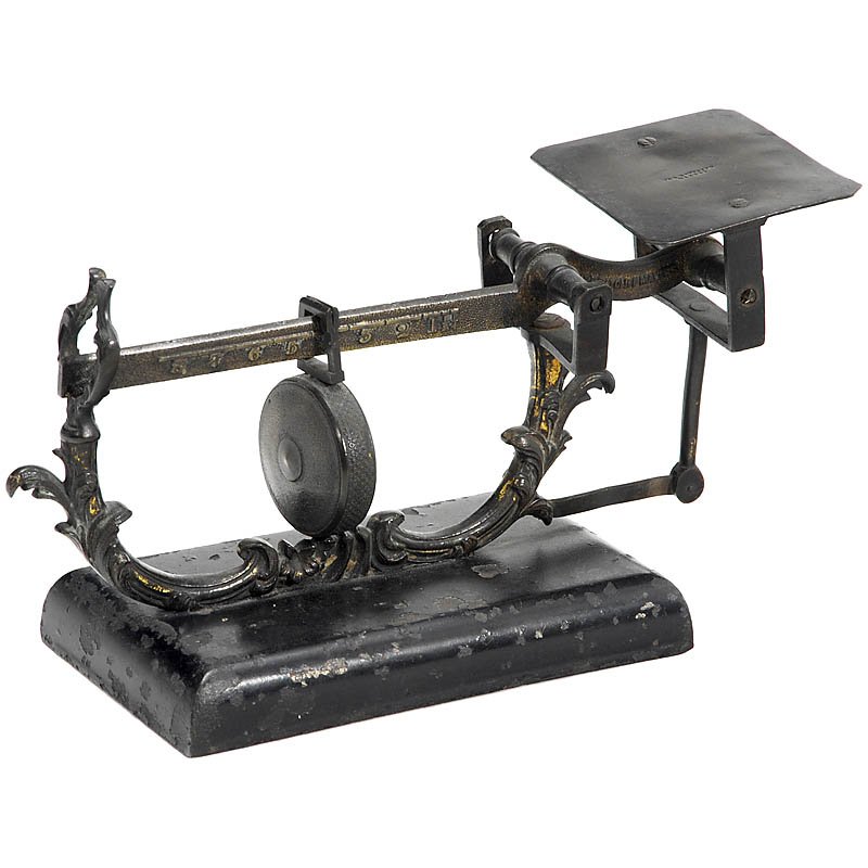 Early English Letter Scale, 19th Century: Early English Letter Scale, 19th Century Cast-bronze on iron base, nice ornated sliding weight, length of the beam: 7 1/2 in. Manufactured by: J. & E. Ratcliff Makers". Frühe englische Briefwaage, 19